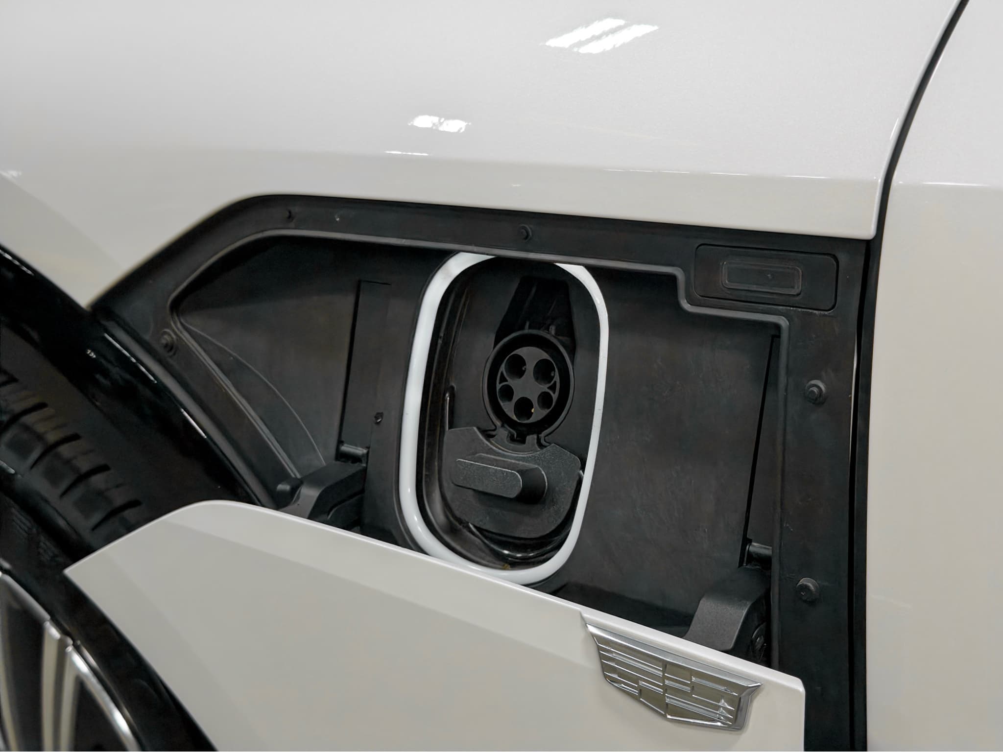 2025 Cadillac Lyriq view 5