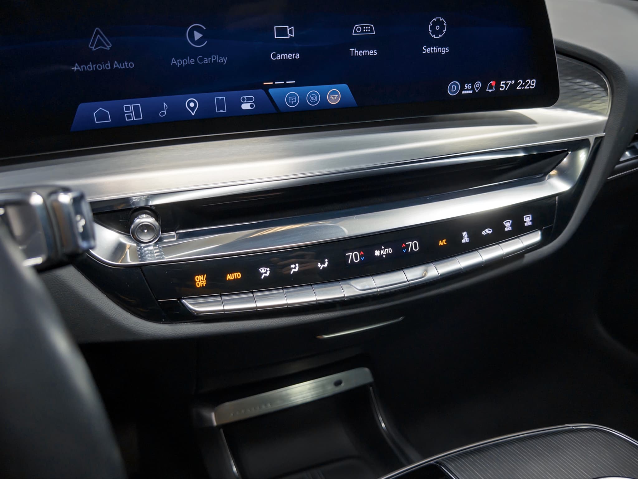 2025 Cadillac Lyriq view 14