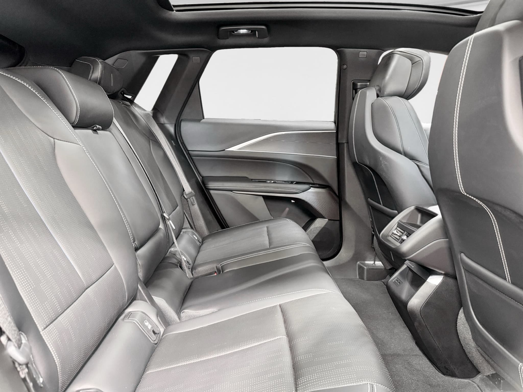 2025 Cadillac Lyriq view 21