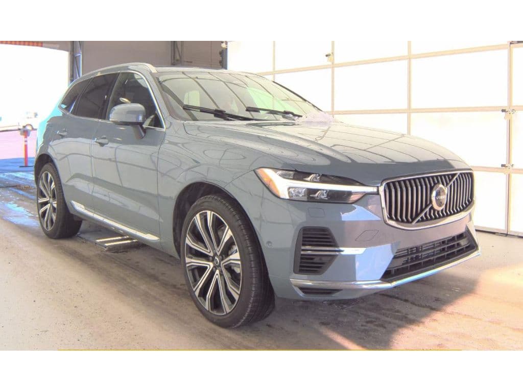 2023 Volvo XC60 view 2