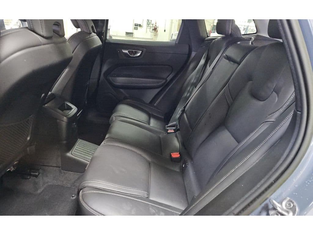 2023 Volvo XC60 view 6