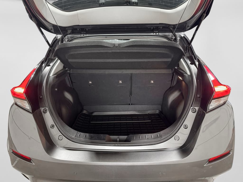 2020 Nissan LEAF view 24