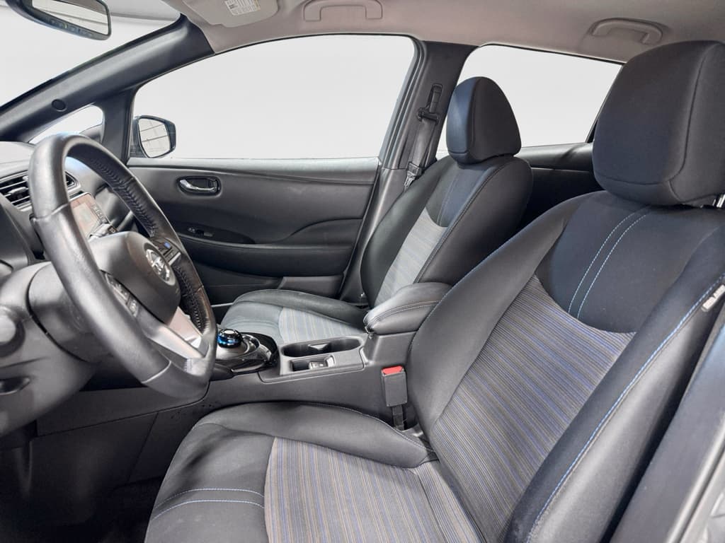 2020 Nissan LEAF view 16