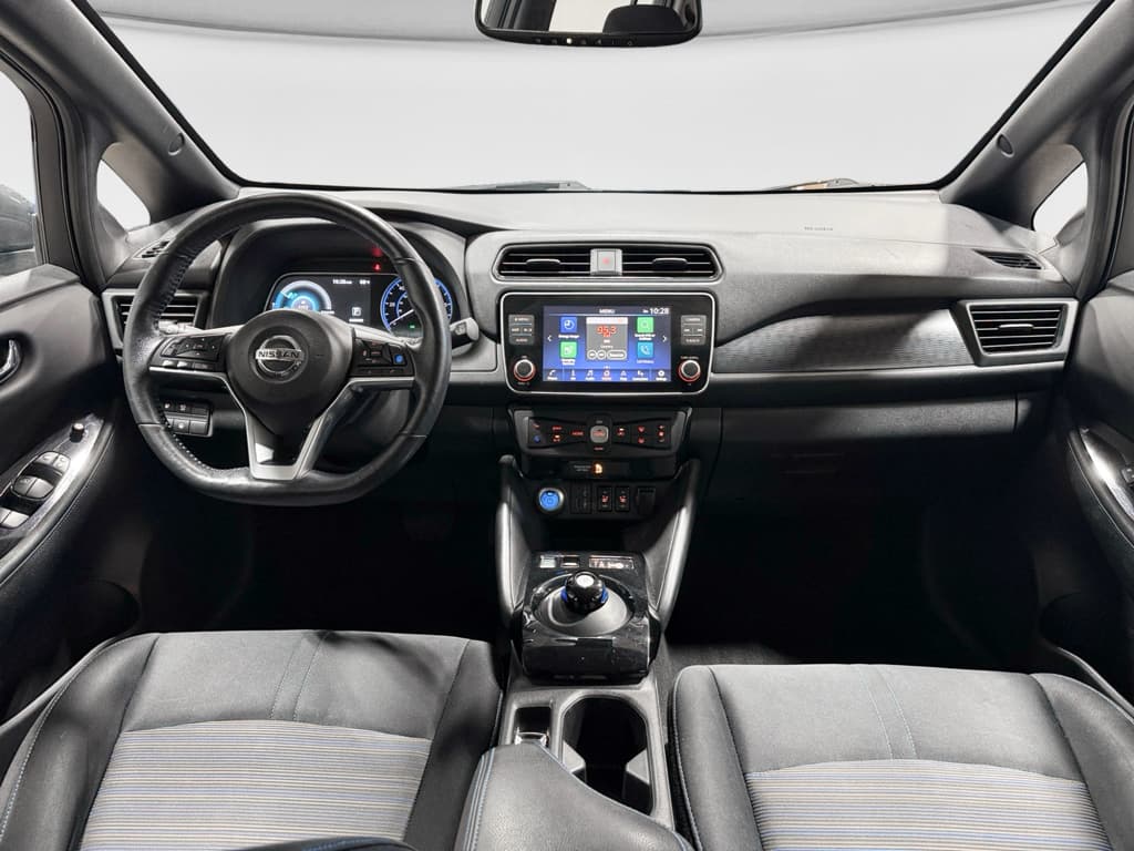 2020 Nissan LEAF view 15