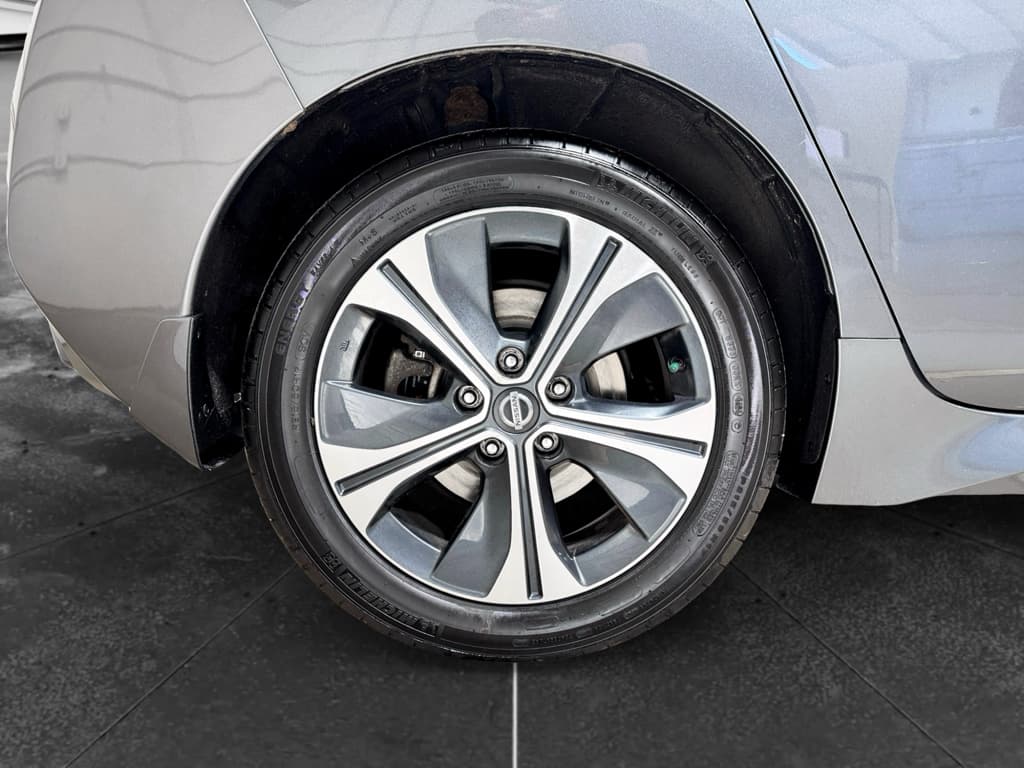 2020 Nissan LEAF view 34