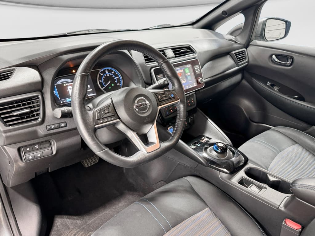 2020 Nissan LEAF view 17