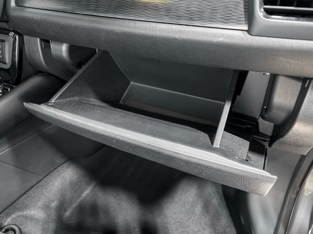 2020 Nissan LEAF view 19