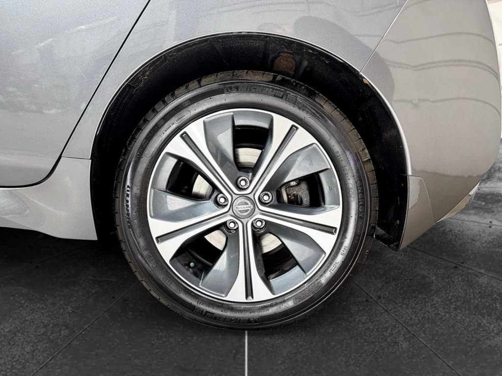 2020 Nissan LEAF view 30