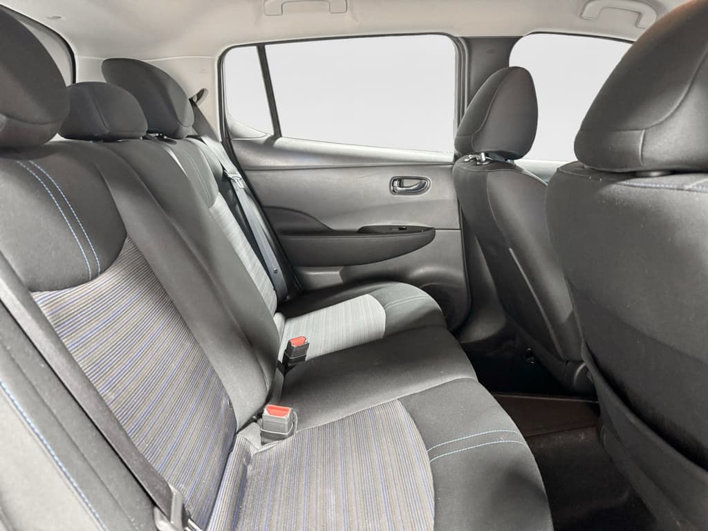 2020 Nissan LEAF view 21