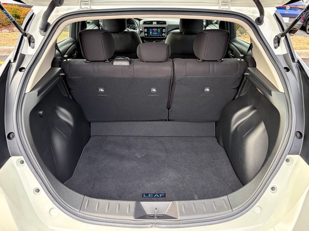 2020 Nissan LEAF view 25