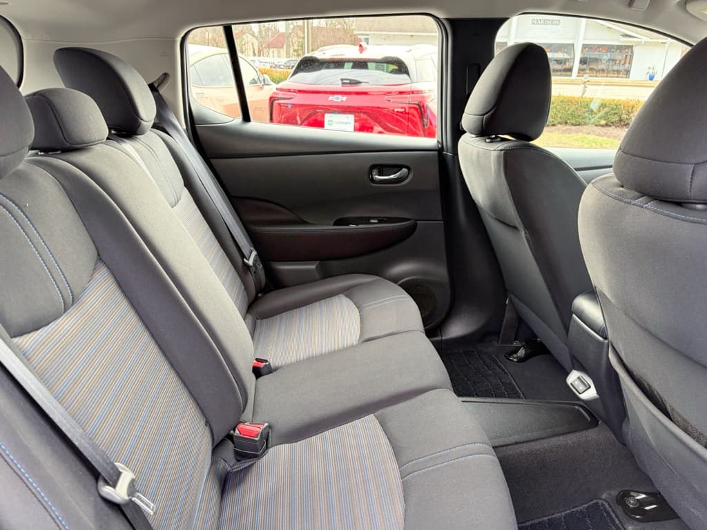 2020 Nissan LEAF view 22