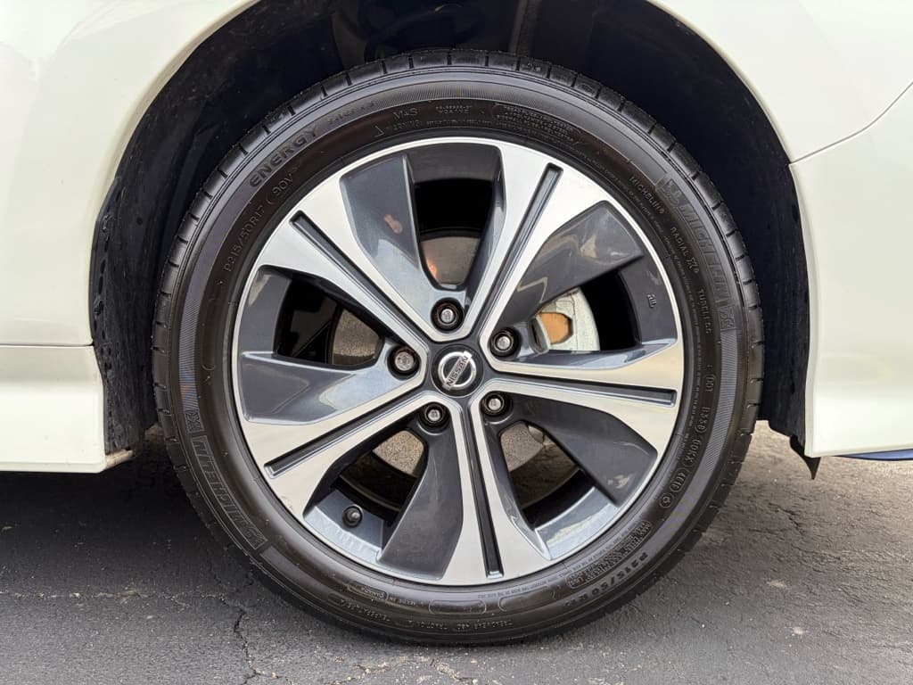 2020 Nissan LEAF view 30