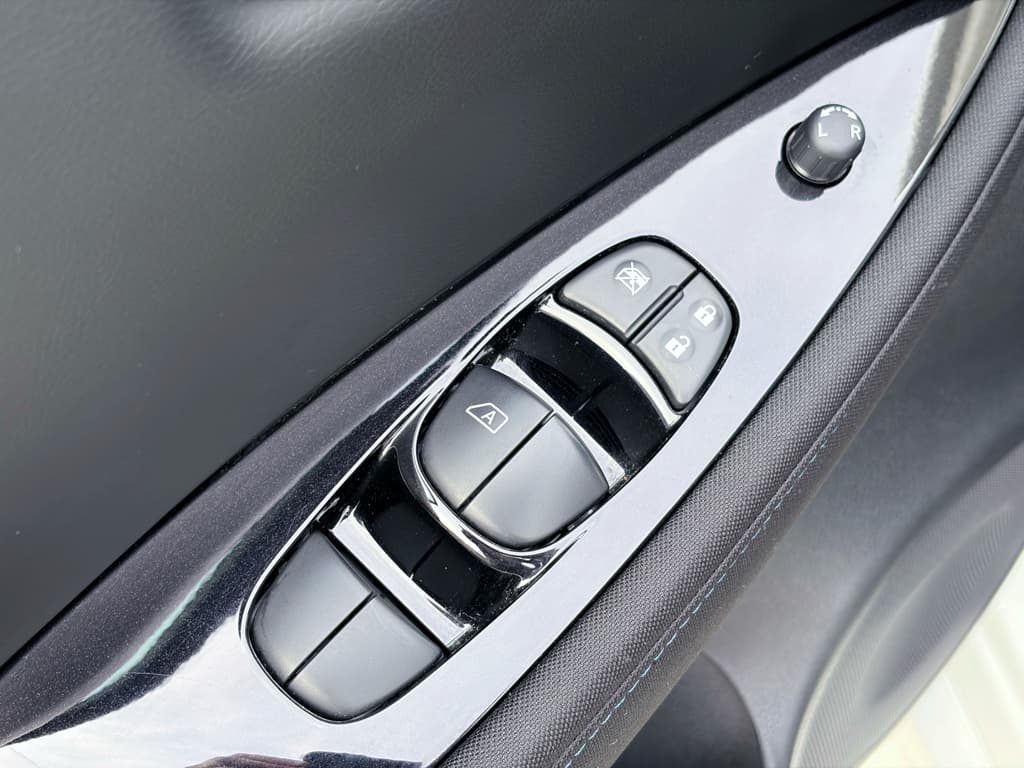 2020 Nissan LEAF view 8