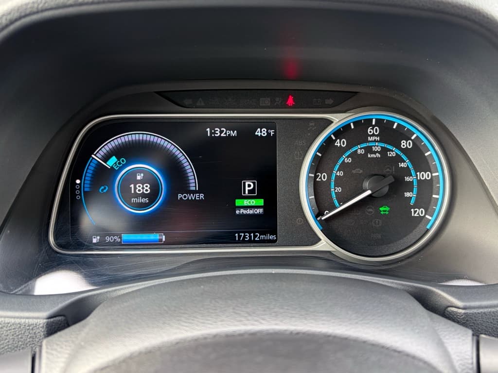 2020 Nissan LEAF view 10