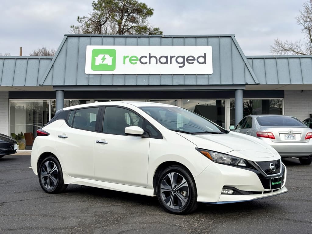 2020 Nissan LEAF view 4