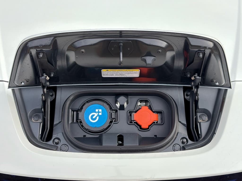 2020 Nissan LEAF view 5