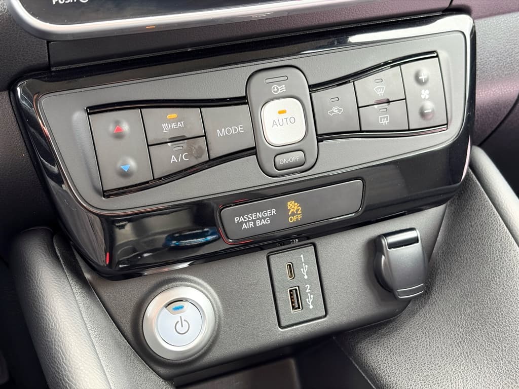 2020 Nissan LEAF view 15