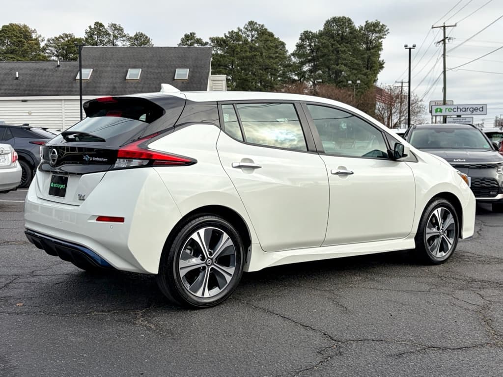 2020 Nissan LEAF view 3