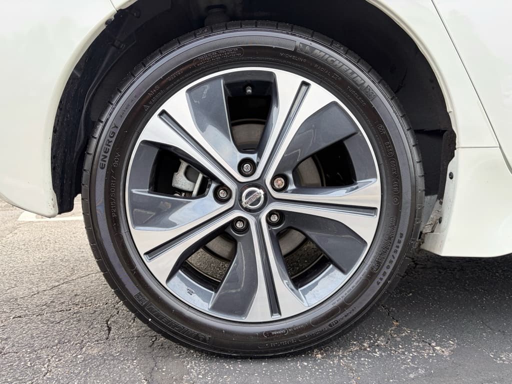 2020 Nissan LEAF view 28