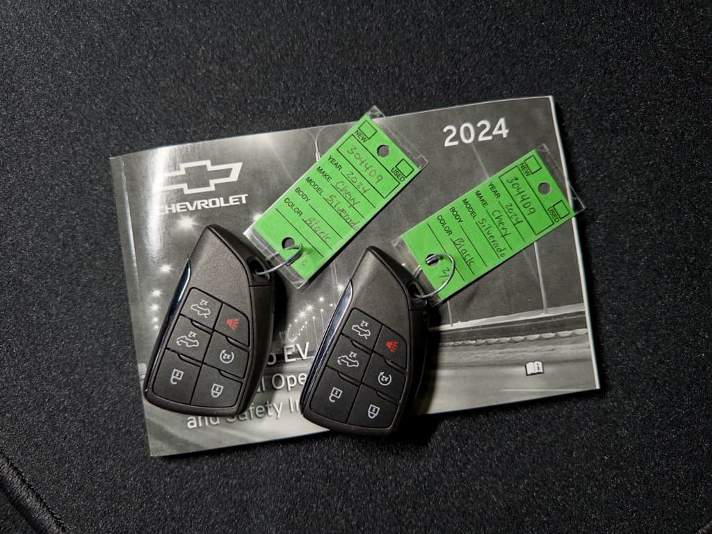 2024 Chevrolet Silverado EV view 23