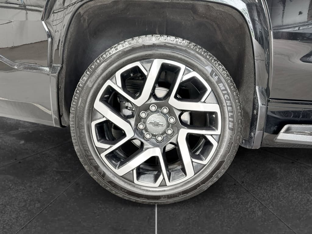 2024 Chevrolet Silverado EV view 34