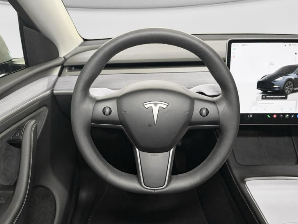 2024 Tesla Model Y view 7
