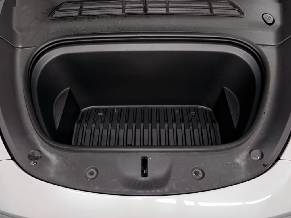 2024 Tesla Model Y view 24