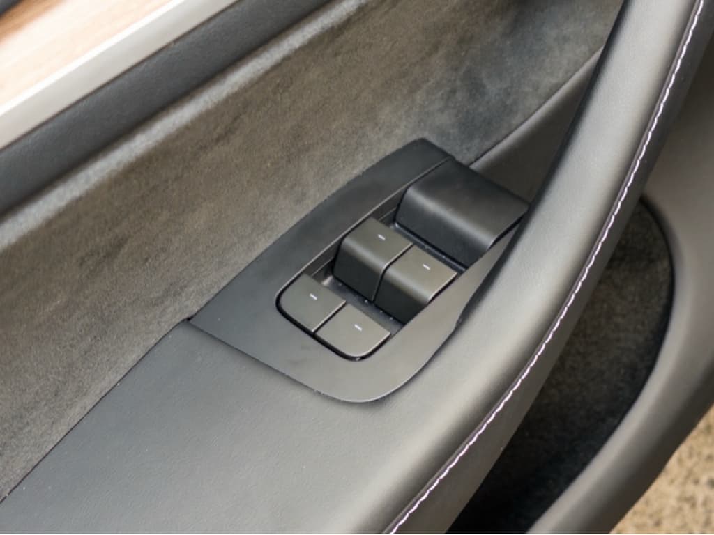 2024 Tesla Model Y view 6