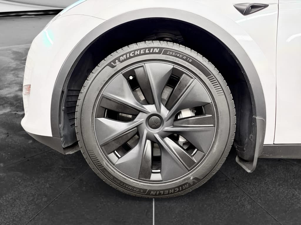 2024 Tesla Model Y view 29