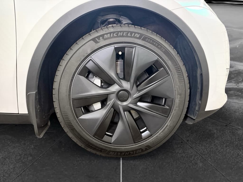 2024 Tesla Model Y view 33