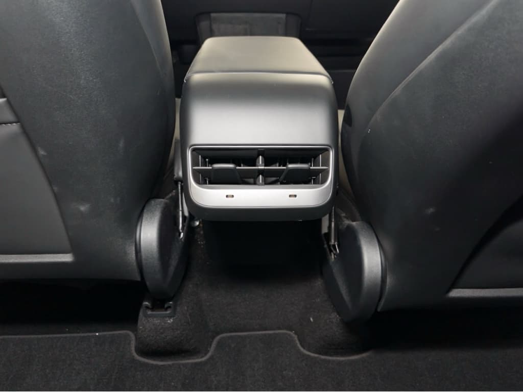 2024 Tesla Model Y view 19