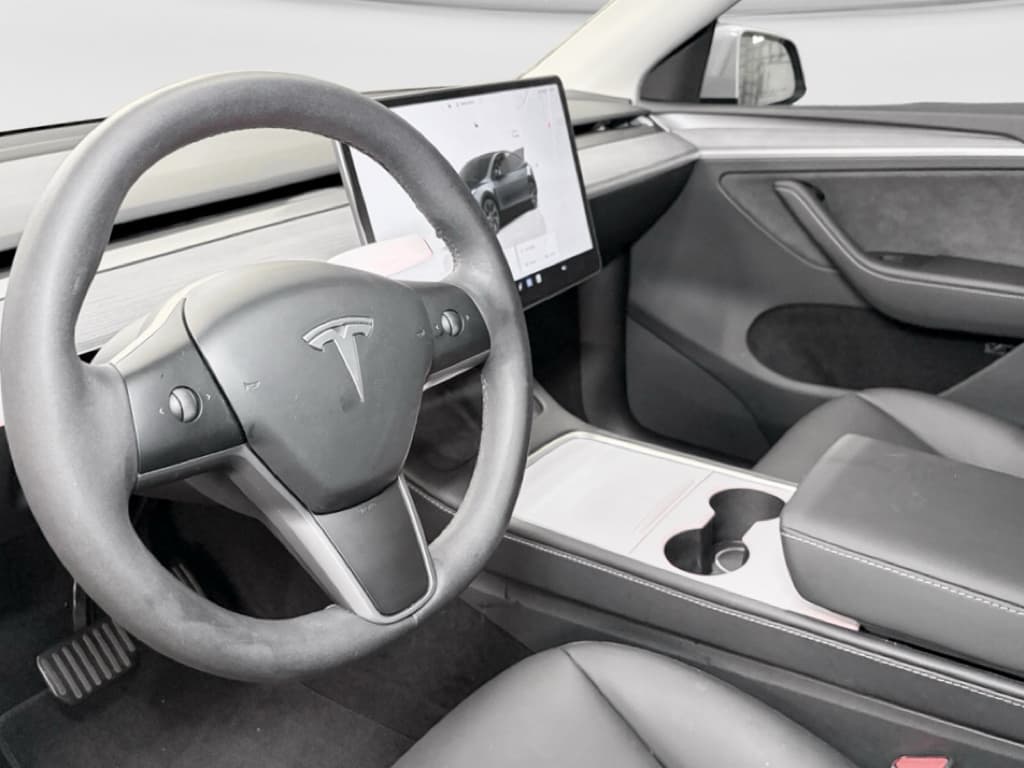 2024 Tesla Model Y view 16