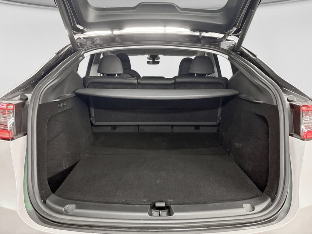 2024 Tesla Model Y view 25