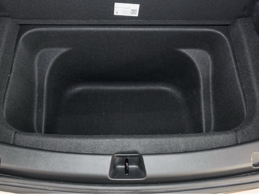 2024 Tesla Model Y view 26