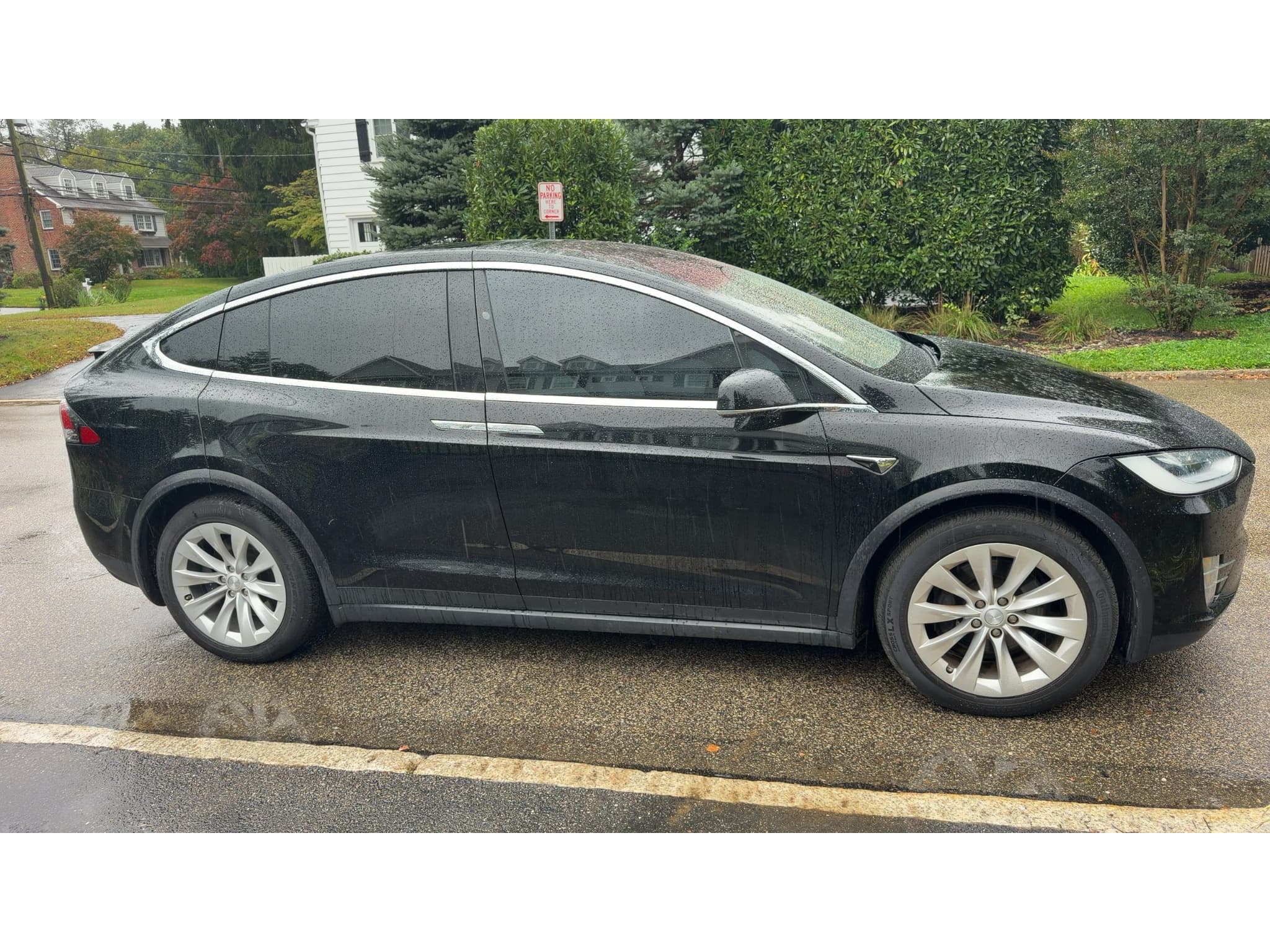 2020 Tesla Model X view 3