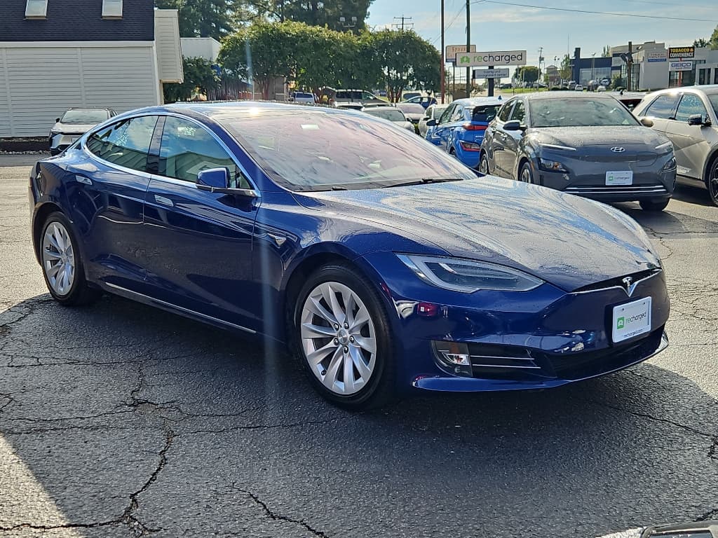 2019 Tesla Model S view 4