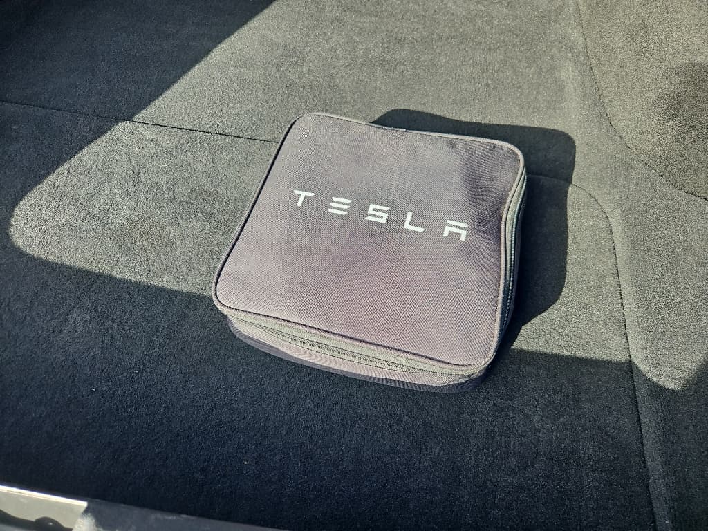 2019 Tesla Model S view 6
