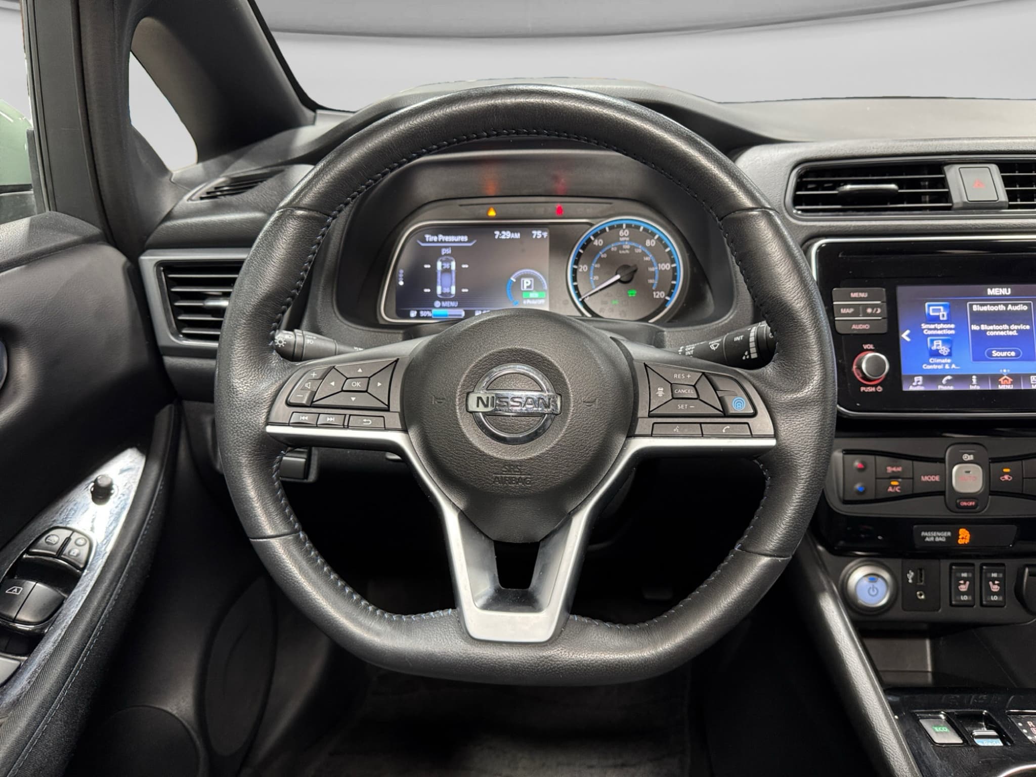 2018 Nissan LEAF view 8
