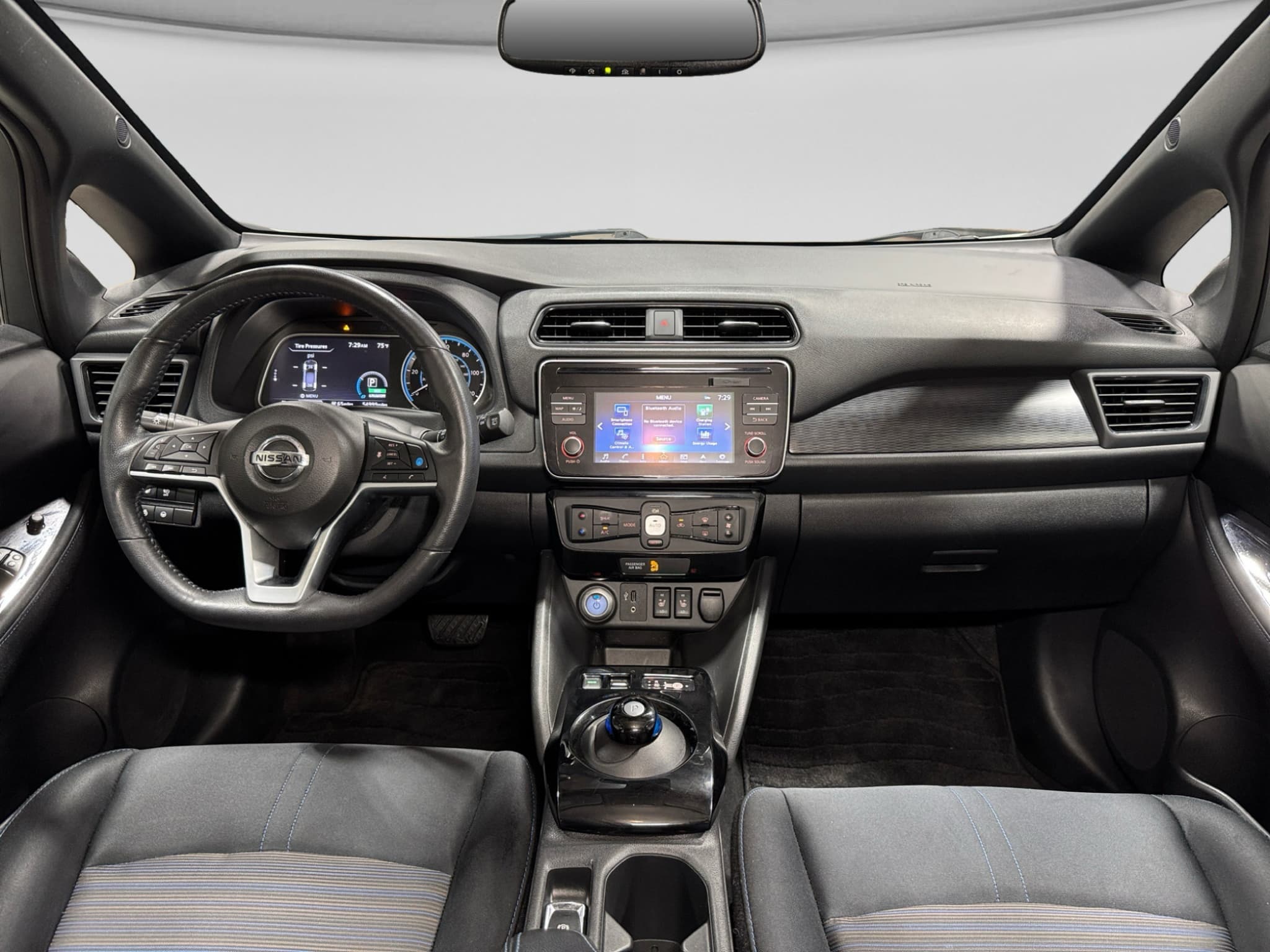 2018 Nissan LEAF view 15