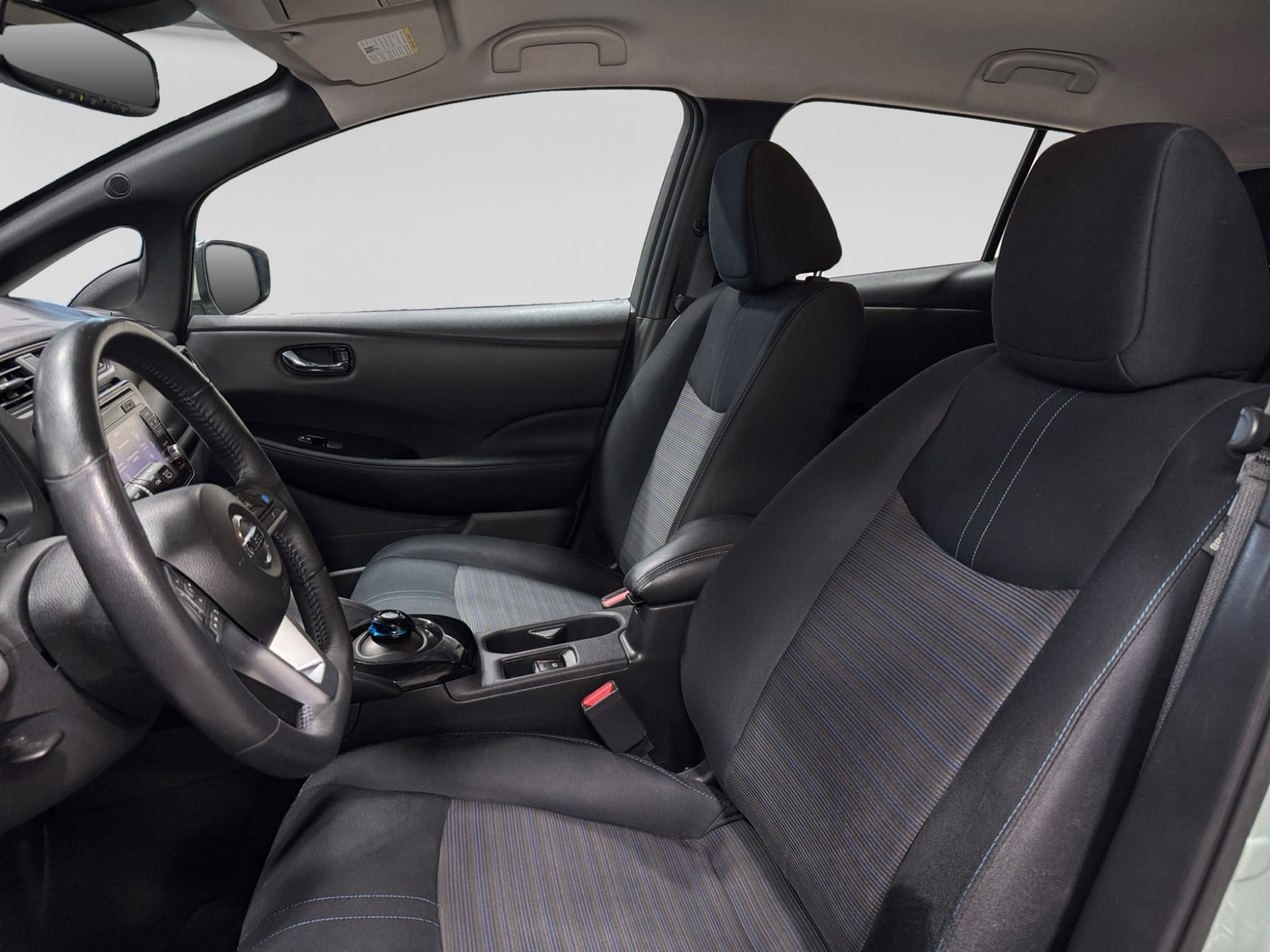 2018 Nissan LEAF view 16