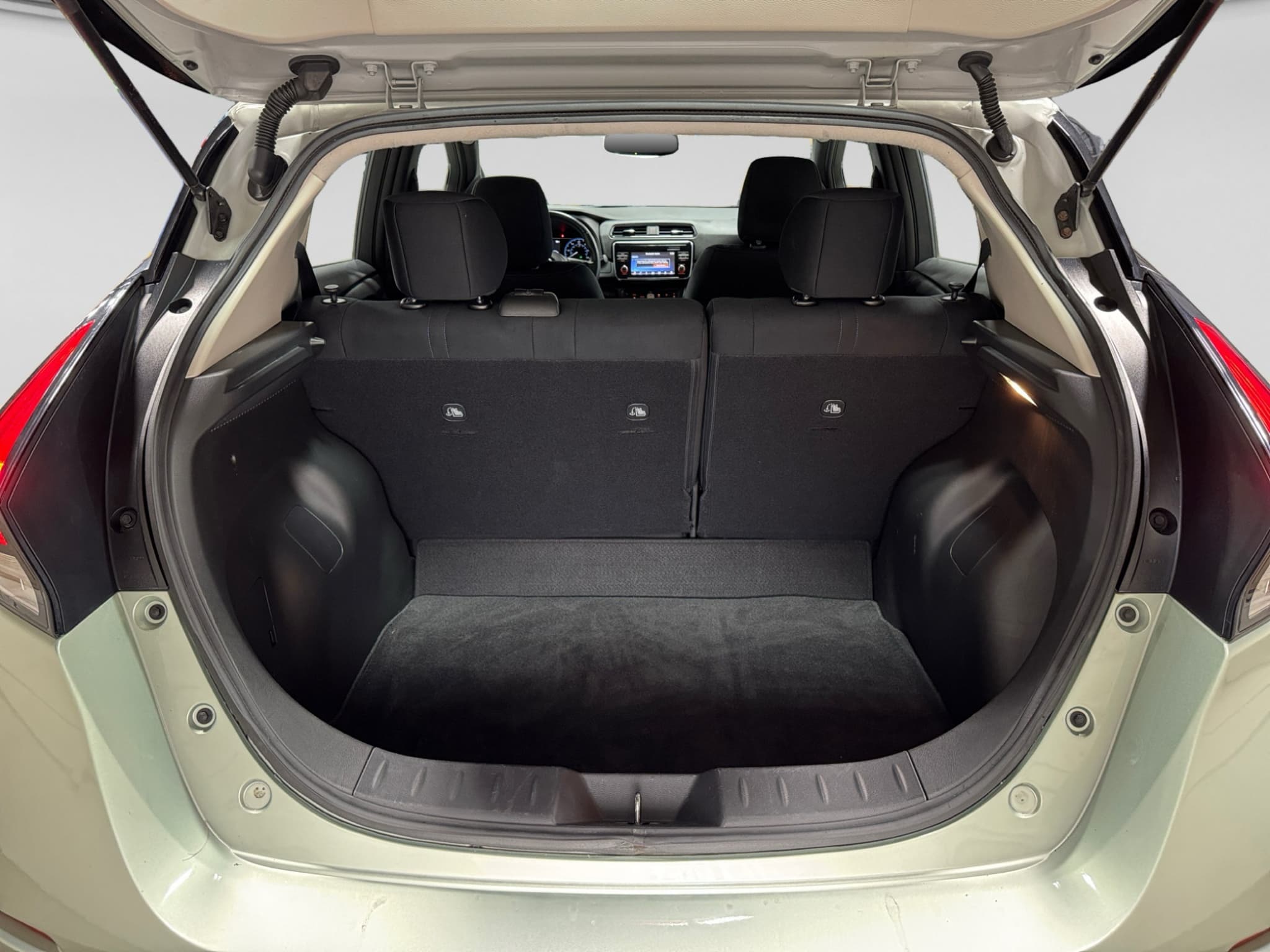 2018 Nissan LEAF view 24