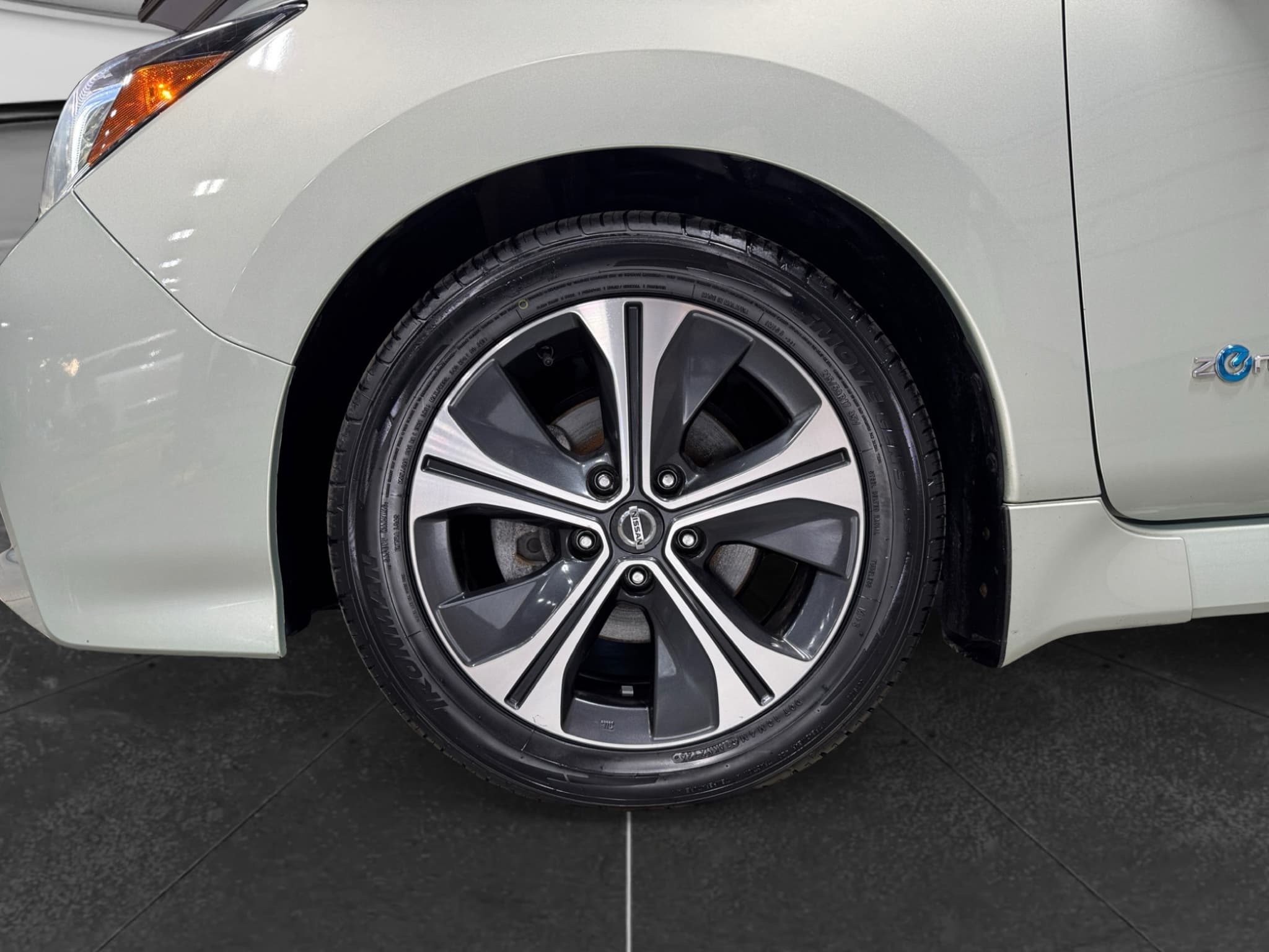 2018 Nissan LEAF view 27