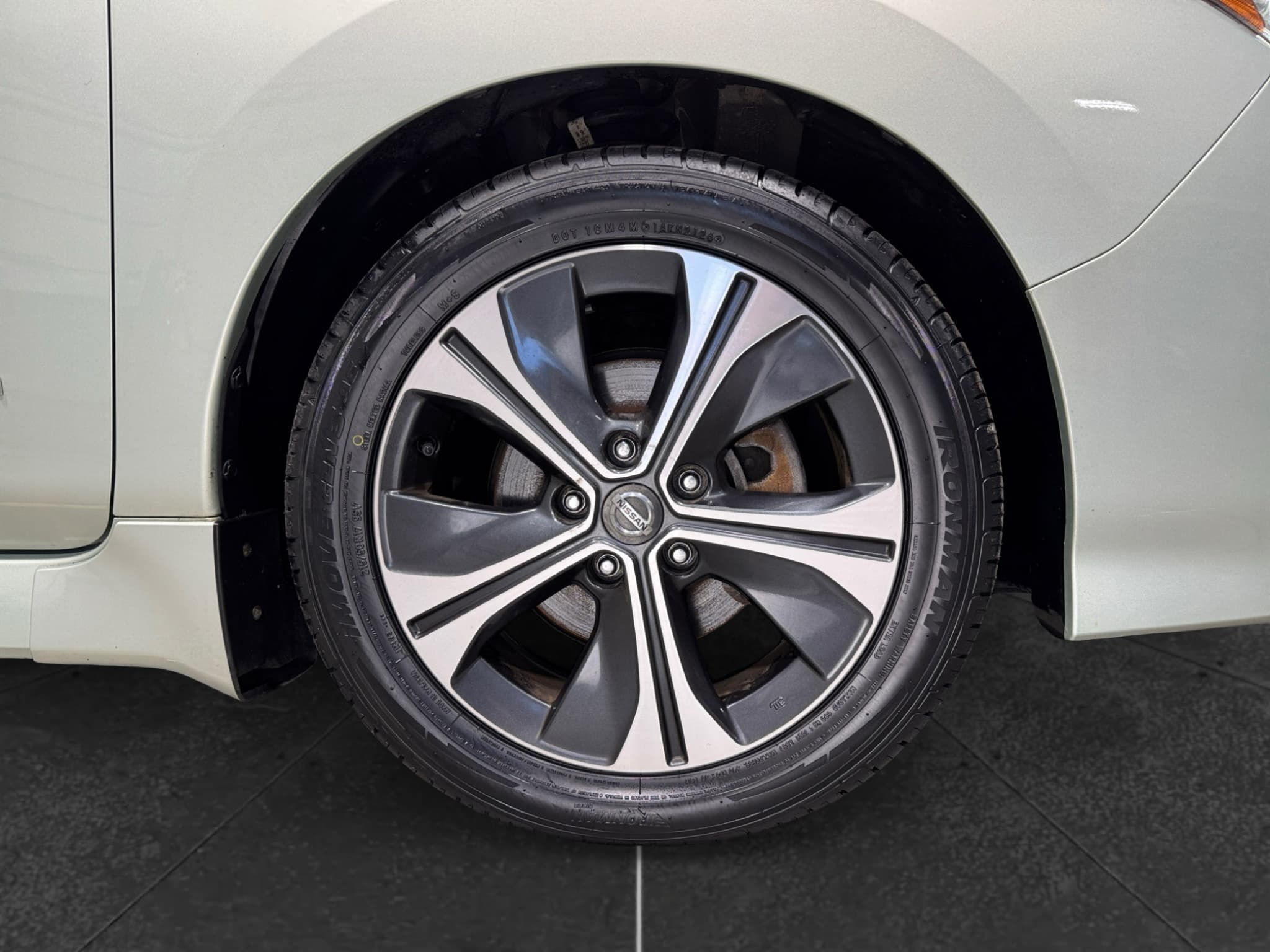 2018 Nissan LEAF view 31