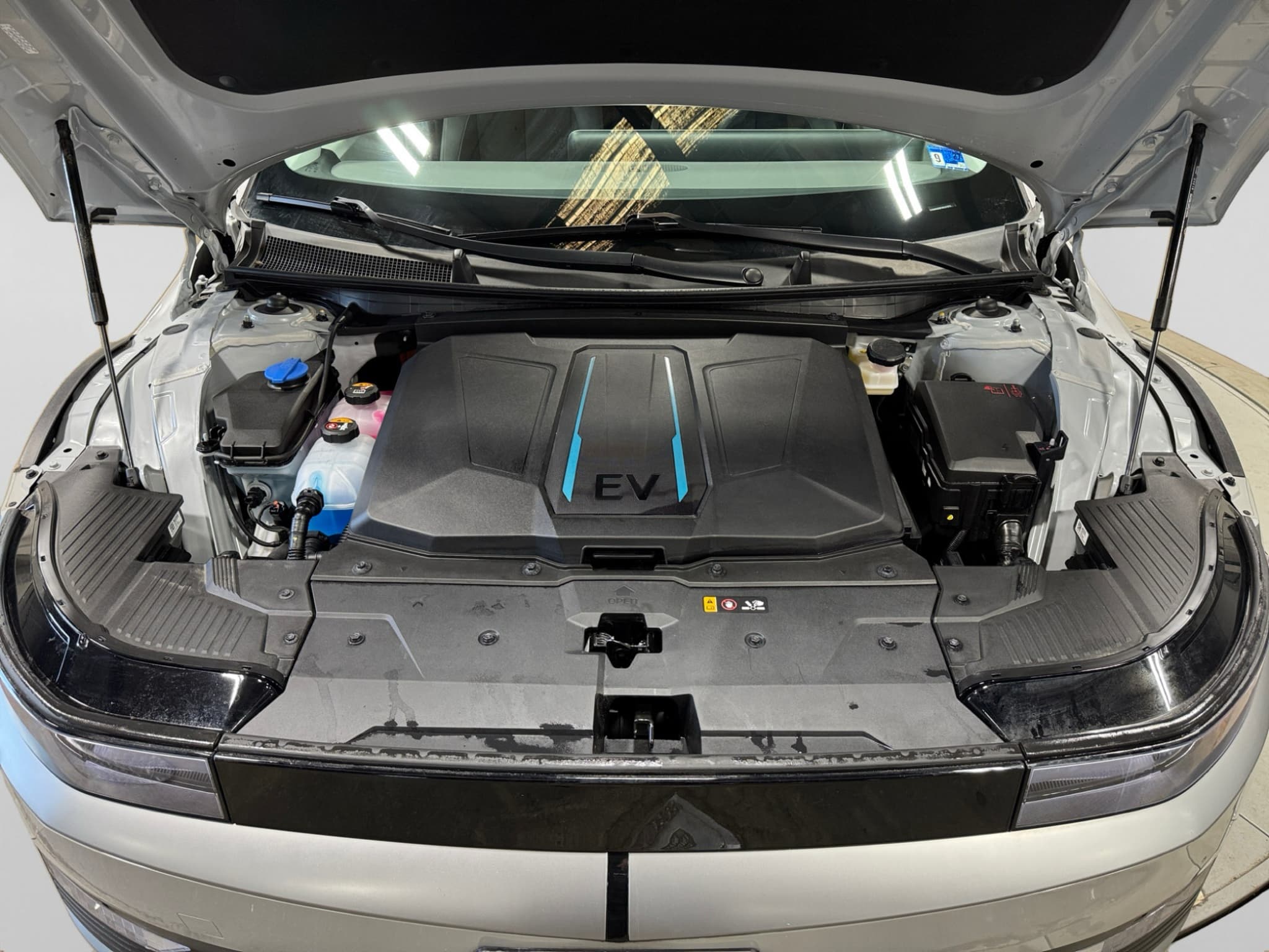 2024 Hyundai IONIQ 5 view 25