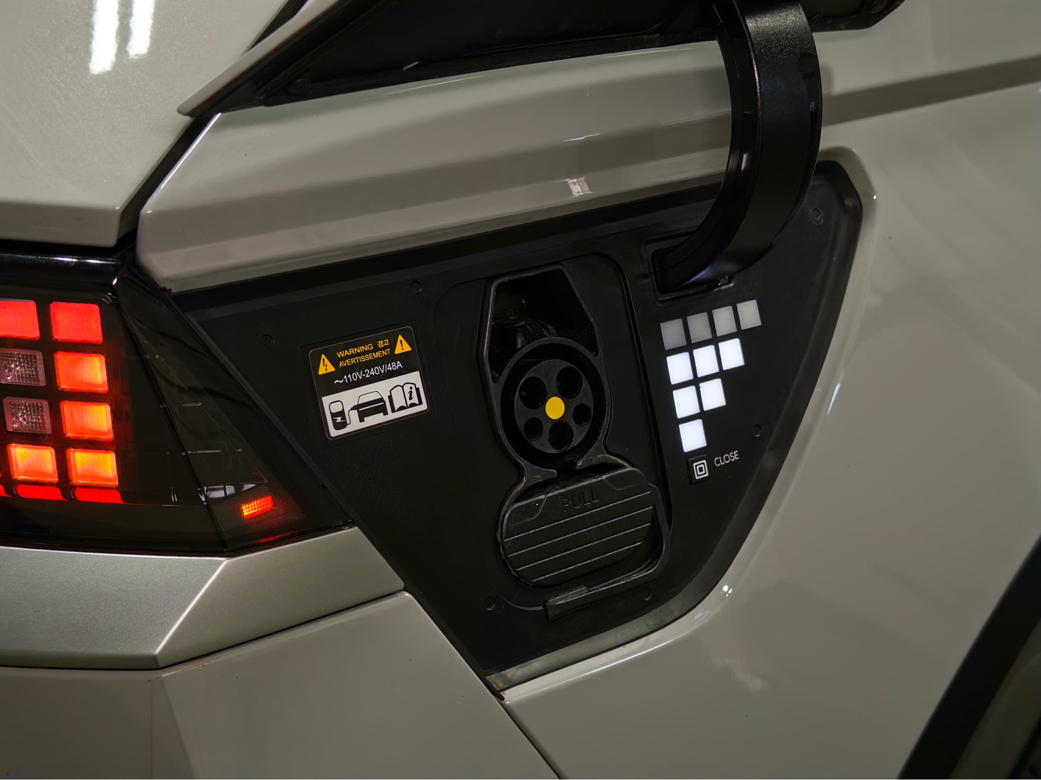 2024 Hyundai IONIQ 5 view 5