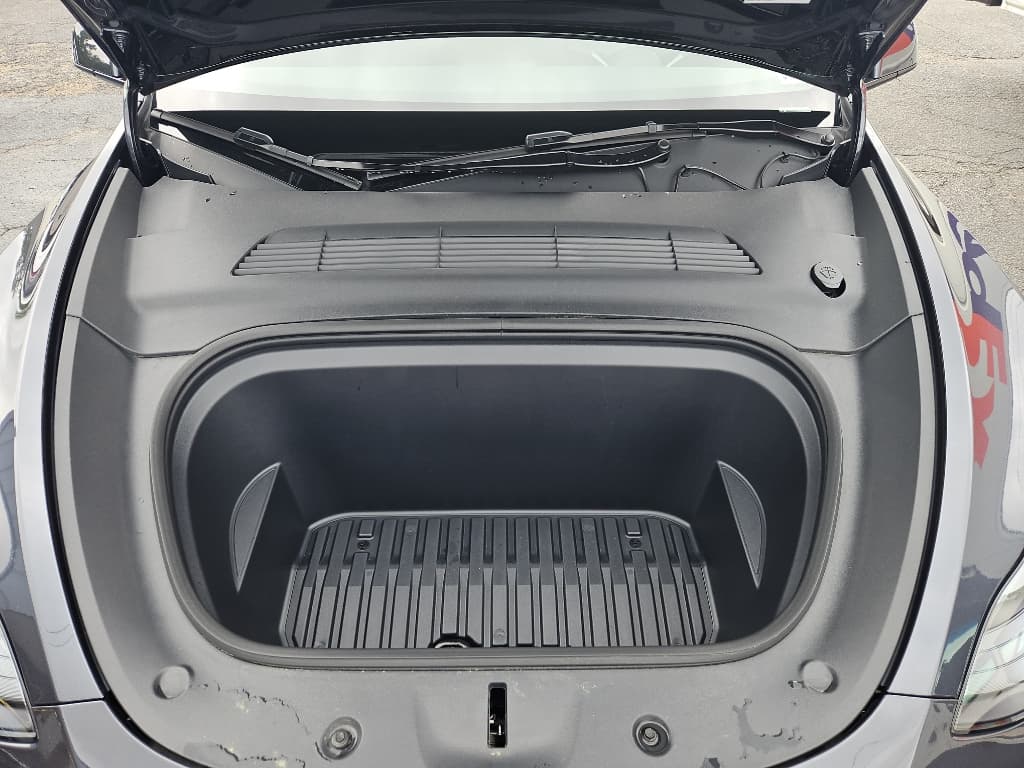 2024 Tesla Model Y view 21
