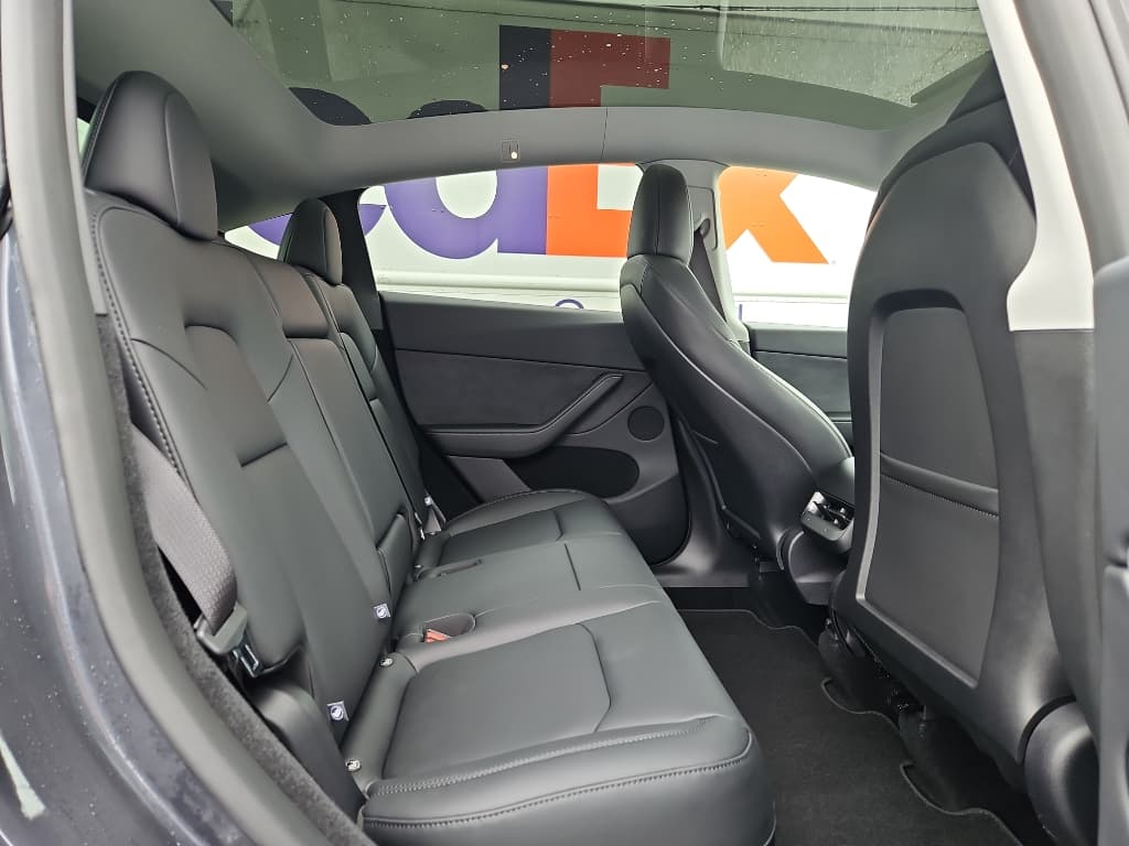 2024 Tesla Model Y view 19