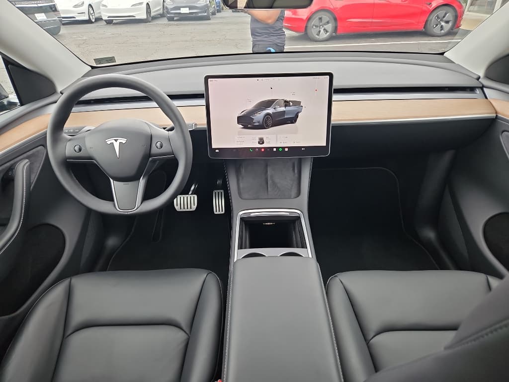 2024 Tesla Model Y view 14