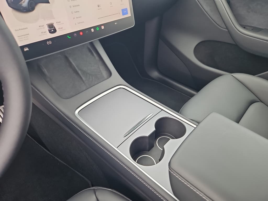 2024 Tesla Model Y view 15