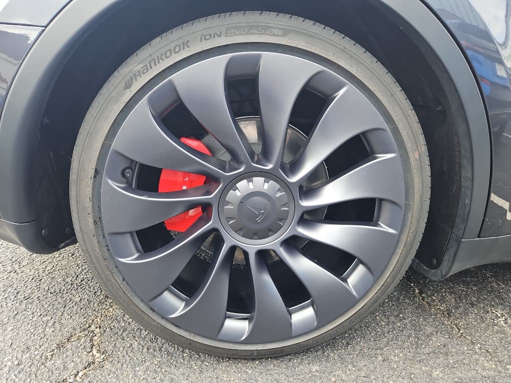 2024 Tesla Model Y view 28